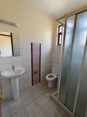 3 Bed Apartment with En Suite in Kilimani image 14