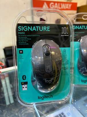 Logitech Signature M650 Wireless Bluetooth Mouse. image 2