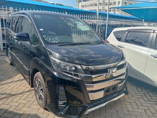 Toyota Noah WXB image 7