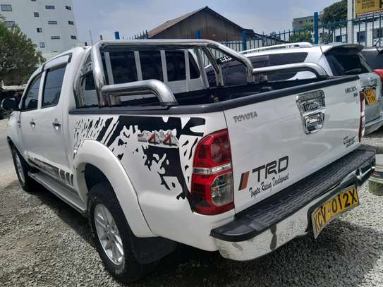 Hilux double cabin image 11
