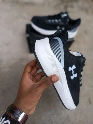UNDER ARMOUR. Sneakers

SIZES:40 41 42 43 44 45 image 4