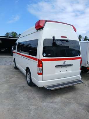 Toyota Hiace Ambulance 2018 image 1