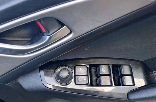 Mazda axela hatchback petrol ⛽️ image 6