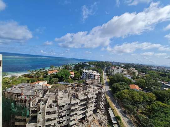 3 Bed Apartment with En Suite at Links Road image 2