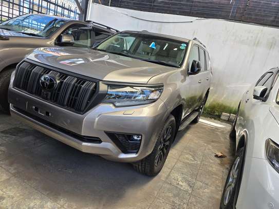 Toyota prado 2019 model image 3