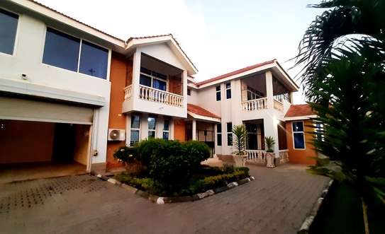 6 Bed House with En Suite in Bamburi image 6