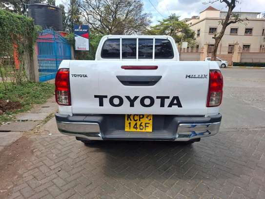 2017 Toyota Hilux D.cab Manual image 6