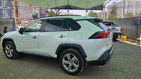 Toyota Rav4 image 5
