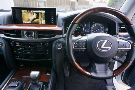 Lexus lx570 image 9