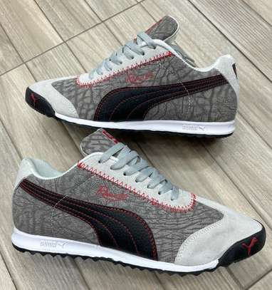 Puma roma tk hot sale graphic sneakers
