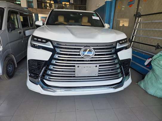 Lexus LX600 model image 11
