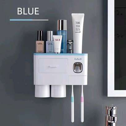 Toothpaste dispenser with magnetic 2 cups /dski image 1