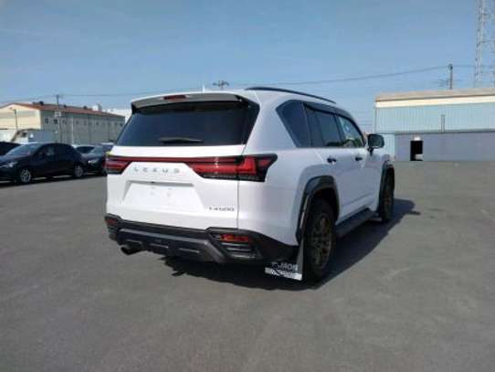 2022 Lexus LX600 image 12