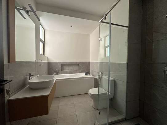 Serviced 3 Bed Apartment with En Suite in Kileleshwa image 24