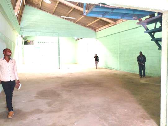4,000 SqFt Go Down To Let in Industrial Area image 4