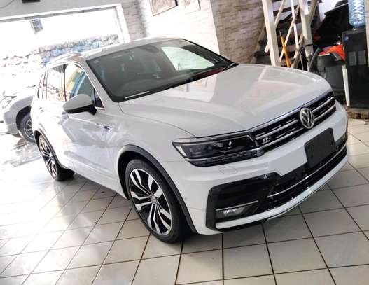 Volkswagen tiguan 2019model sunroof R-line image 7