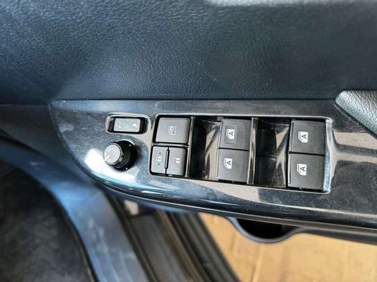 Toyota hilux image 5