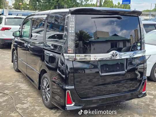 Toyota Voxy black 2017 2wd image 7