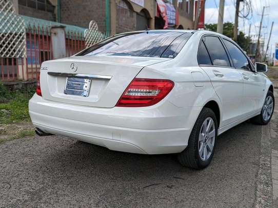 Mercedes Benz C200 image 6