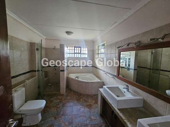 4 Bed Townhouse with En Suite in Spring Valley image 10