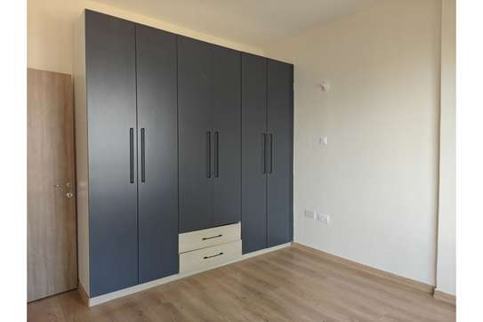 5 Bed Apartment with En Suite in Parklands image 5