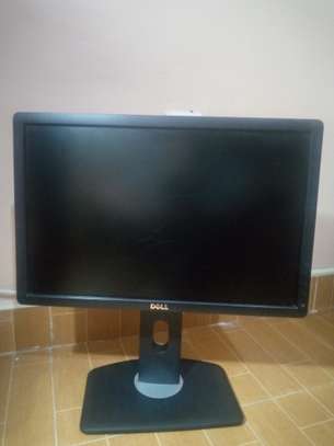 19 inch widescreen Dell monitor image 1