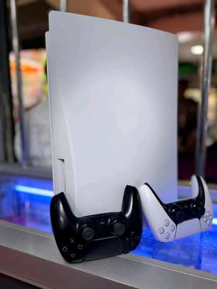 Ps5 standard console 2pads image 2