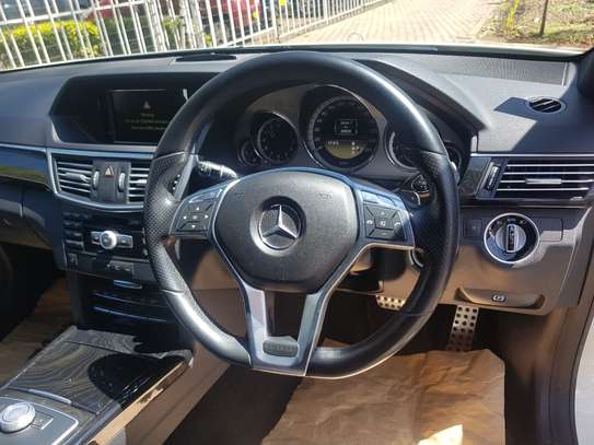 Mercedes E300 image 4