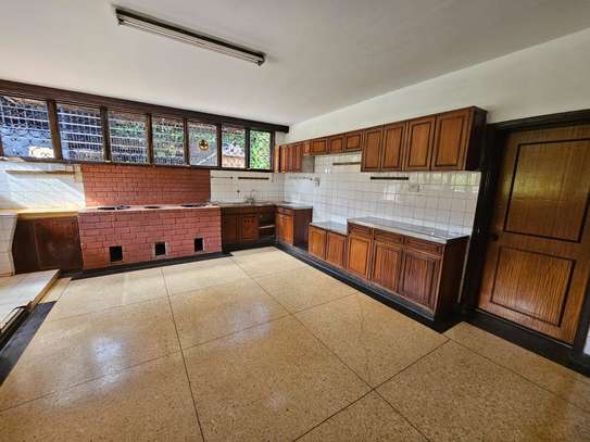 5 Bed House with En Suite in Spring Valley image 4