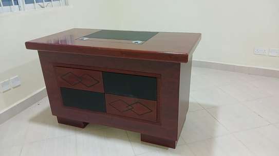 Executive Table: Compact 1.4m Desk For Stylish Offices image 2