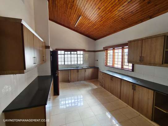 4 Bed House with En Suite at Lavington Green image 30