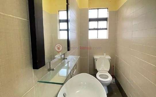 3 Bed Apartment with En Suite in Kileleshwa image 20