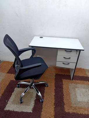 High quality office desk and chair image 5
