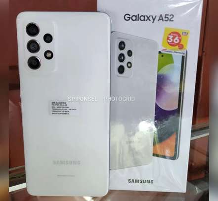 Samsung A52 boxed with all accessories image 2