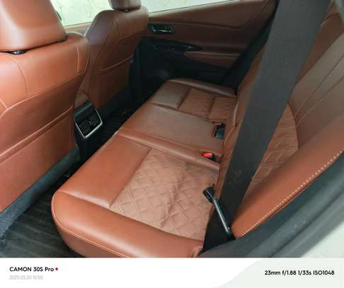 Toyota Harrier hybrid sunroof image 7