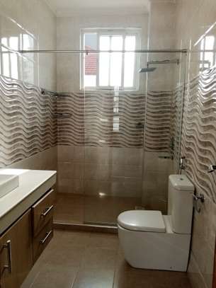 5 Bed Apartment with En Suite in Westlands Area image 1