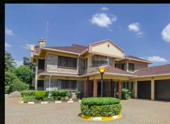 5 Bed House with En Suite in Runda image 1
