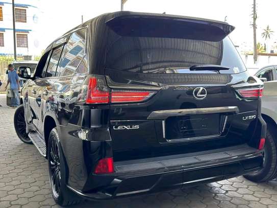 Lexus LX570 BLACK 2019 4x4 image 11