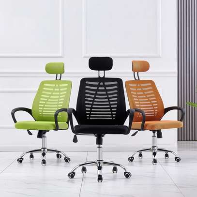 Office chair in several in several colours image 1