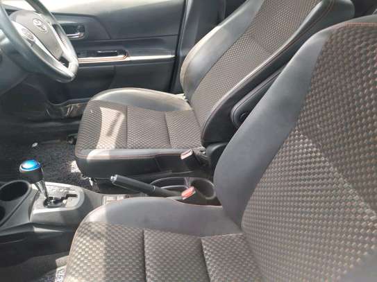 Toyota Aqua white color 2017 model image 4