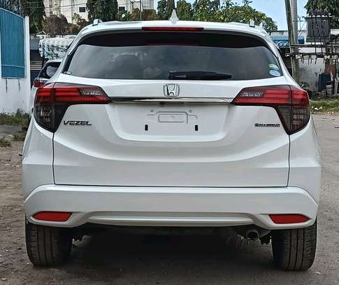 Honda Vezel Hybrid white 2018 2WD image 11