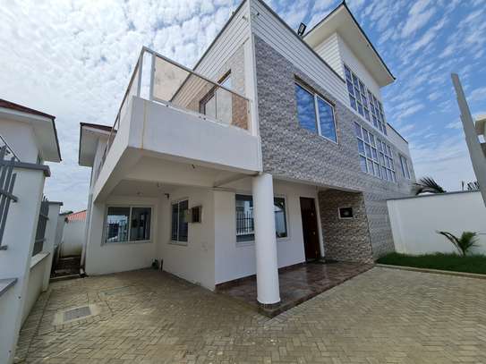 4 Bed Townhouse with Swimming Pool in Nyali Area image 2
