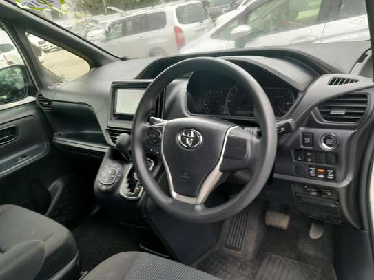 Toyota Voxy silver 2016 2wd image 5