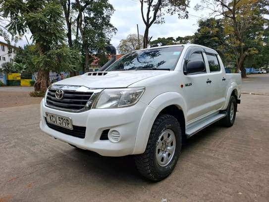 TOYOTA HILUX DOUBLE CAB MANUAL 2011 MODEL image 3