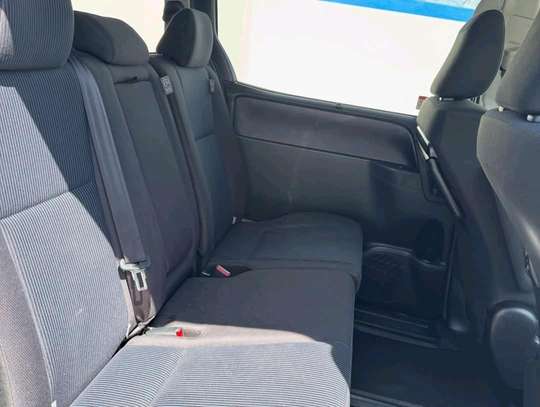 Toyota Noah 2018 image 7