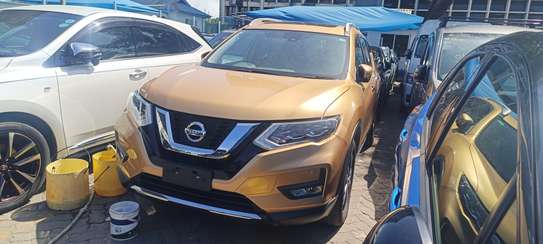 Nissan SUV X-Trail 2019 Gold Spacious Smooth Ride image 4