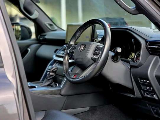 Toyota landcruiser GR image 6