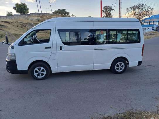 Toyota Hiace diesel 9l 2014 slightly used image 5