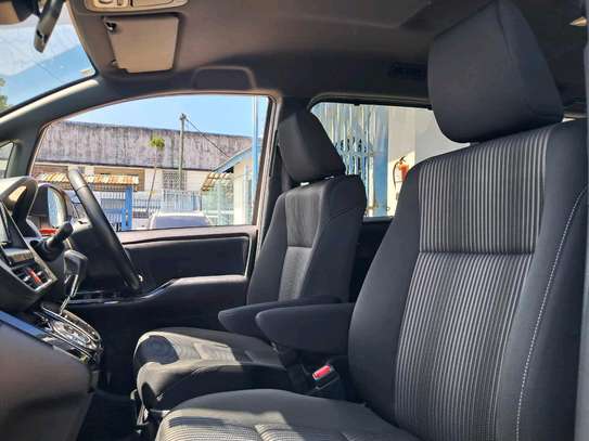 Toyota NOAH 2019 White 7-Seater Petrol Van image 3