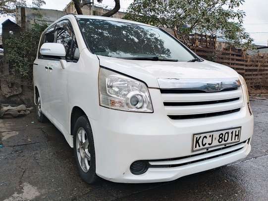TOYOTA NOAH SECOND EDITION 2010 MODEL image 6